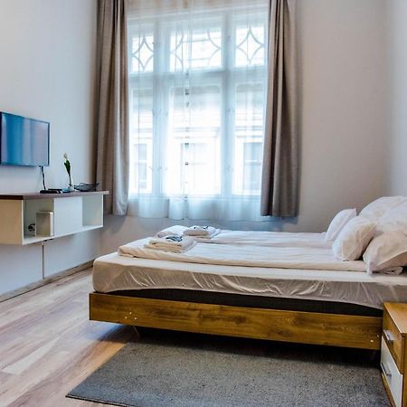 Molnar Apartment Cozy City Center Retreat For 2 Ac & Perfect Location! بودابست المظهر الخارجي الصورة