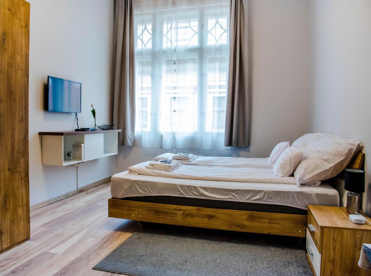 Molnar Apartment Cozy City Center Retreat For 2 Ac & Perfect Location! بودابست المظهر الخارجي الصورة