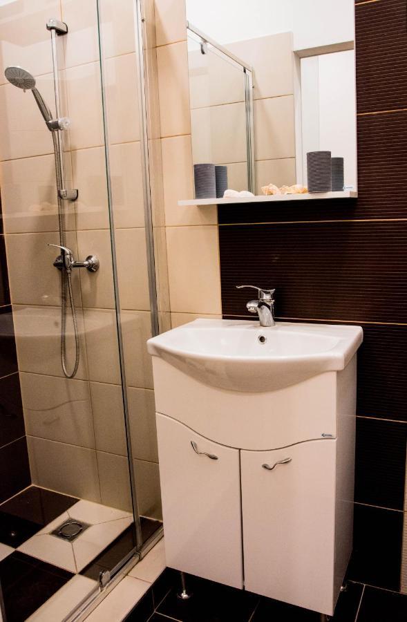 Molnar Apartment Cozy City Center Retreat For 2 Ac & Perfect Location! بودابست المظهر الخارجي الصورة