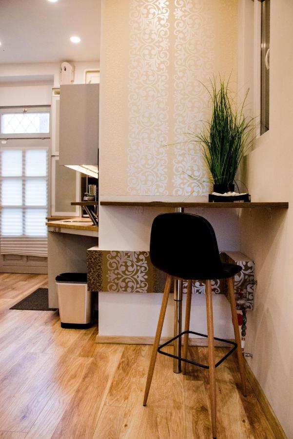 Molnar Apartment Cozy City Center Retreat For 2 Ac & Perfect Location! بودابست المظهر الخارجي الصورة